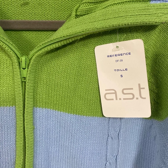 Sweater - Picture 3 of 3